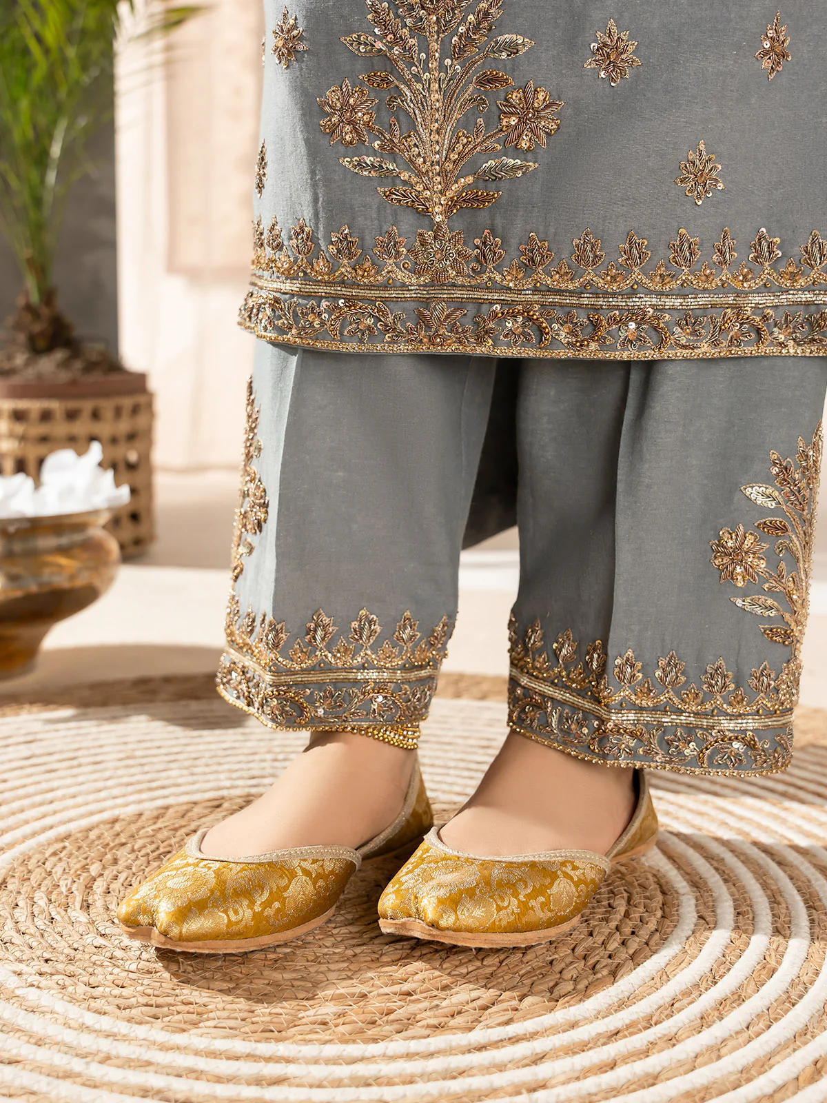 Women "MEERJAH" Soft Flexible Jamawar Khussa - Image 3