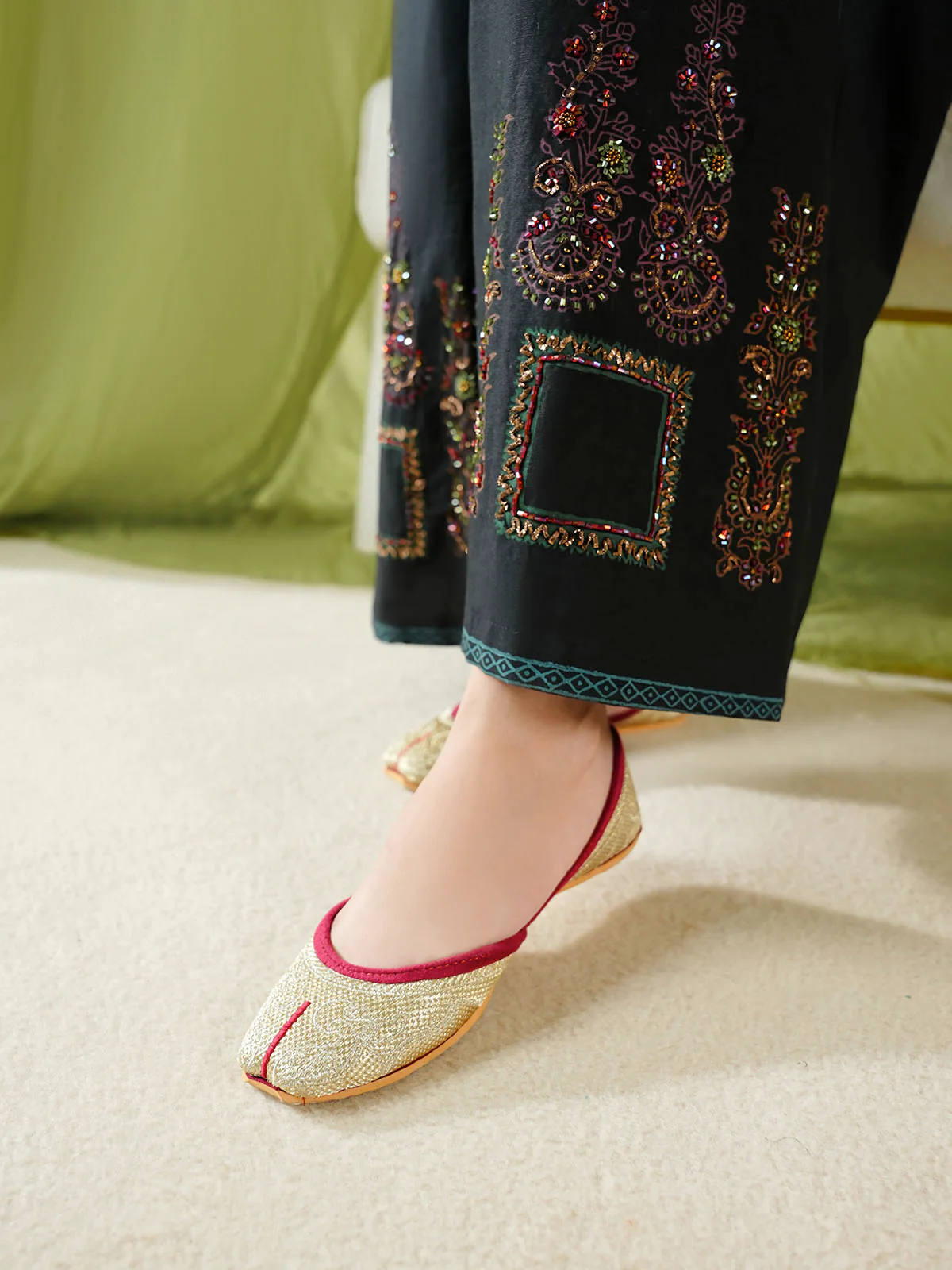 Women "RAINER" Traditional Tilla Khussa - Image 3