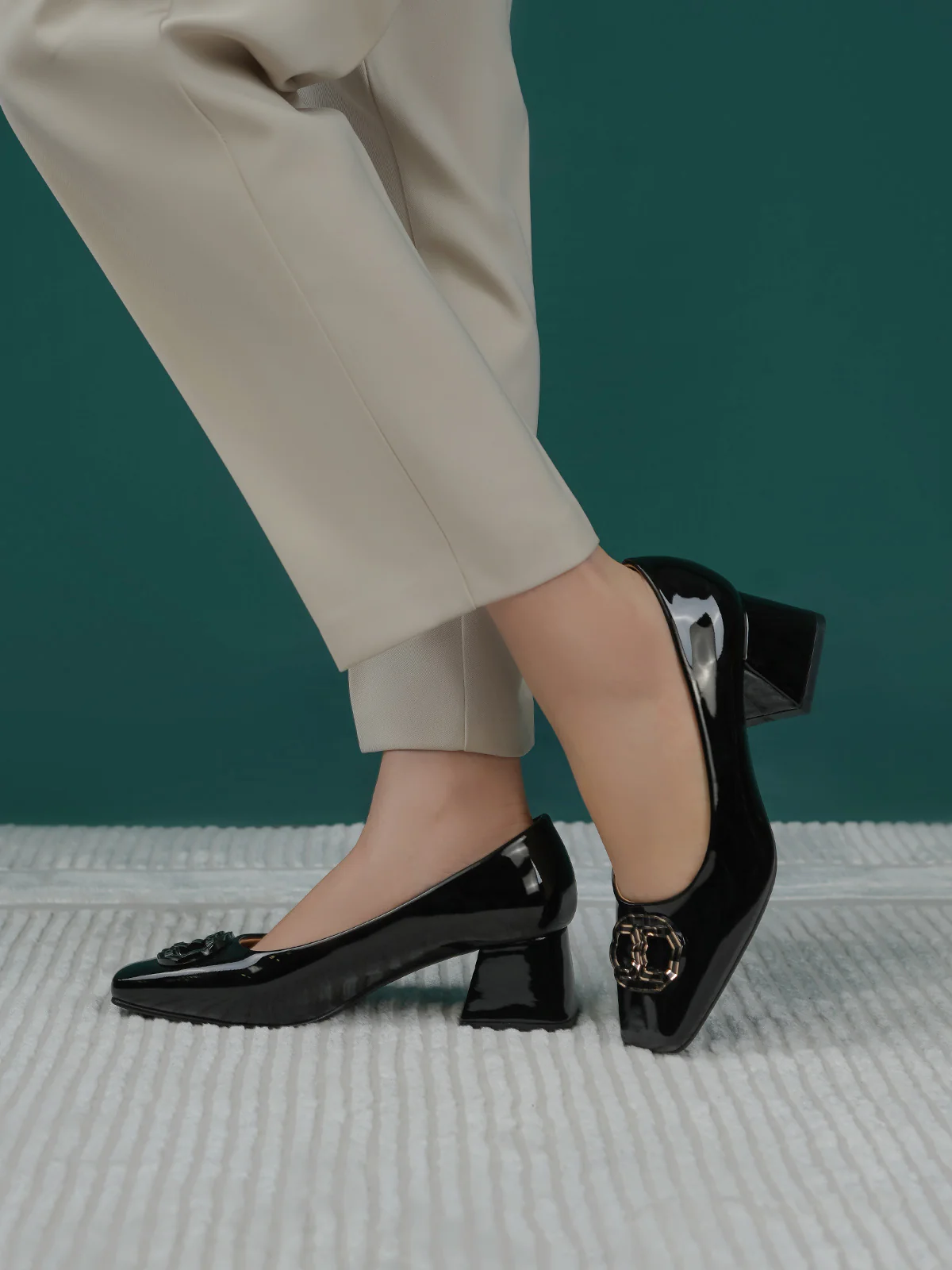 Women "SIPHO" Casual Stylish Court Shoes - Image 6