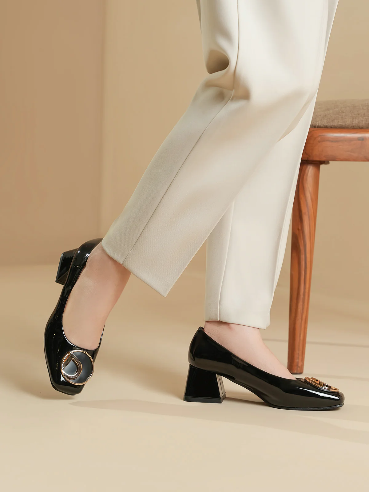 Women "TENDAI" Comfortable Court Shoes - Image 3