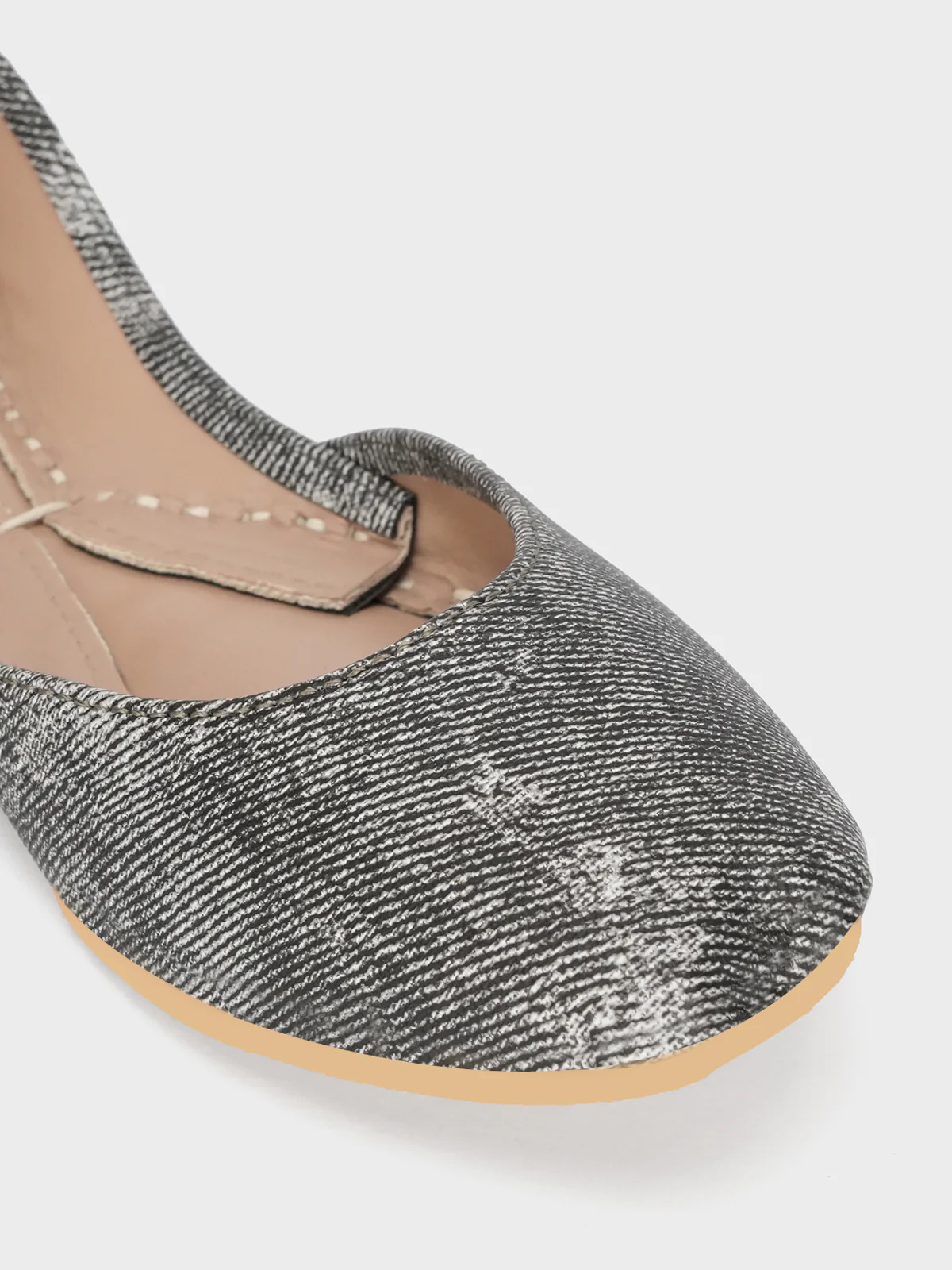 Women's "AHANU" Leather Khussa - Image 4