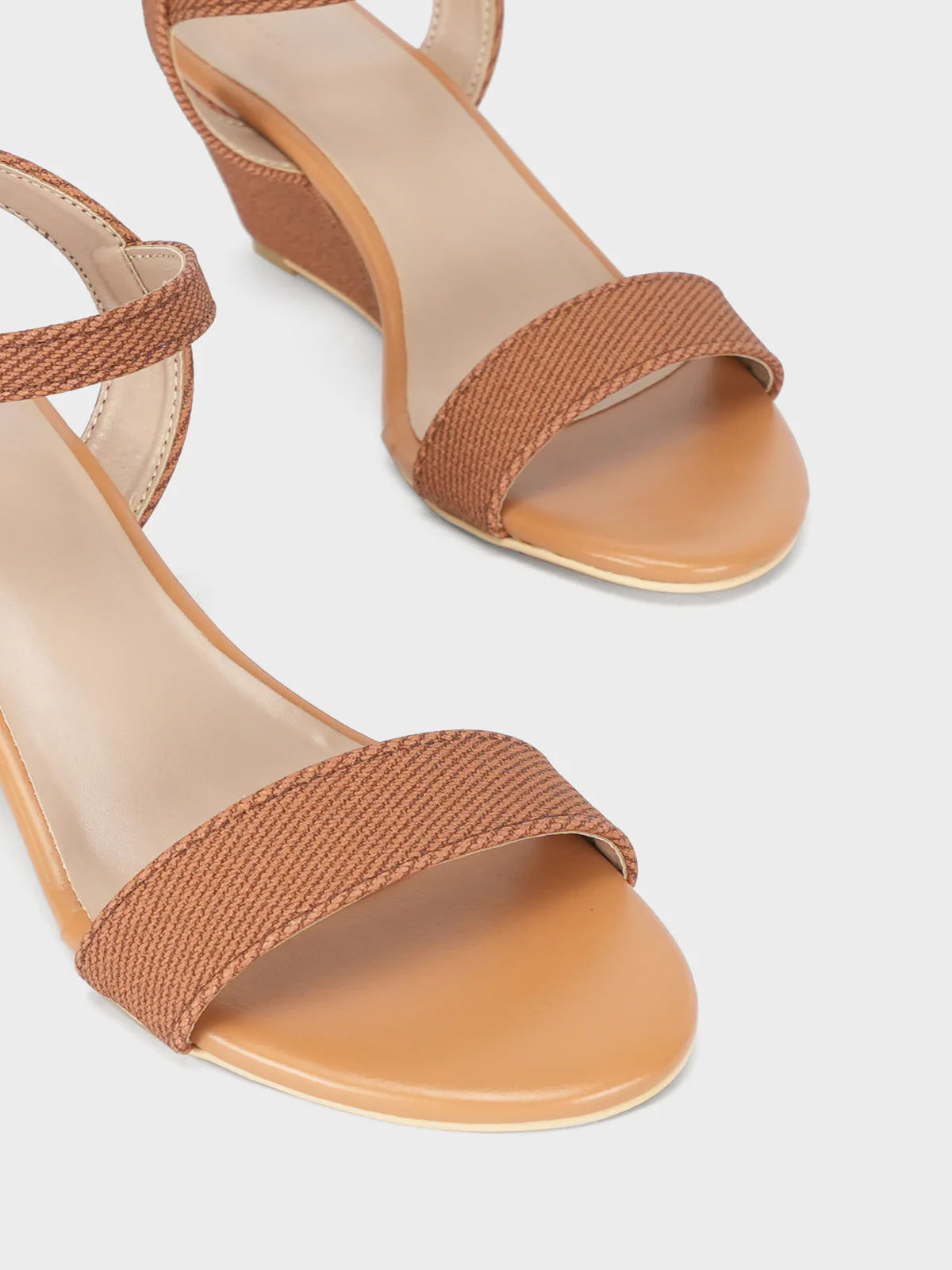 Women's "AKOBIRA" Wedge Heeled Sandals - Image 4