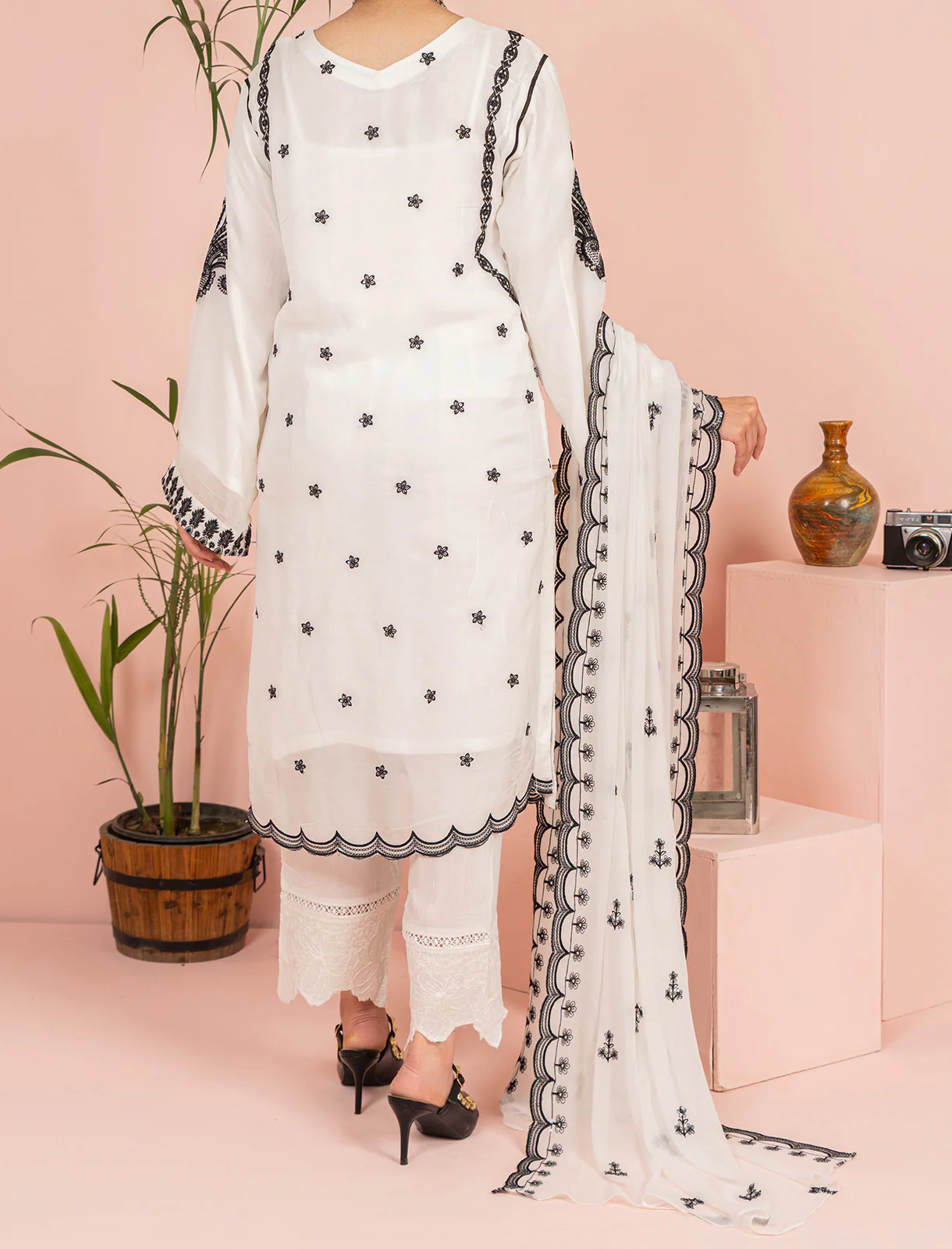 Womens "AZAR" Embriodered Chiffon Two Piece Suit - Image 5