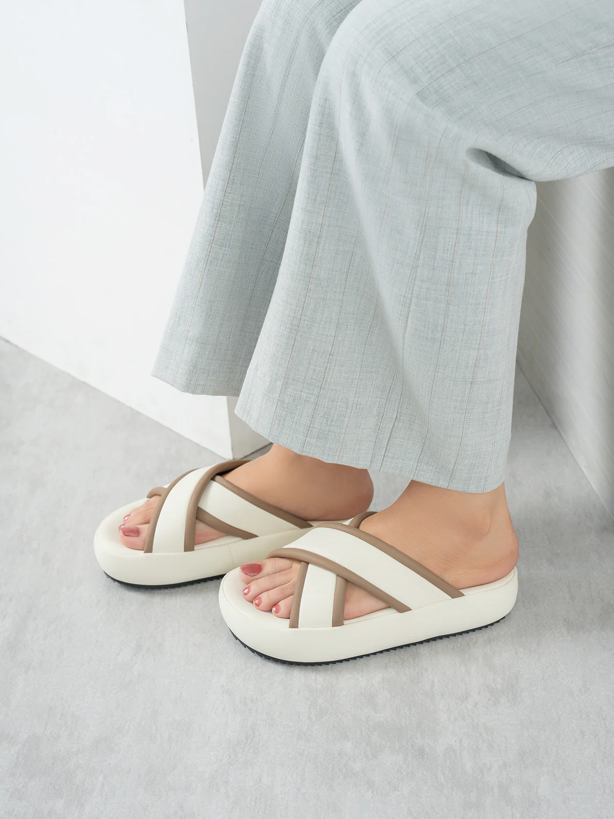 Womens "BOWIE" Cross Over Design Slippers - Image 3