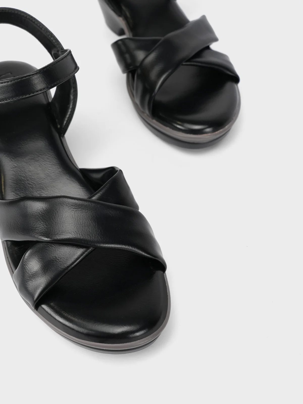 Women's "EILIDH" Crossover Strap Casual Sandals - Image 4