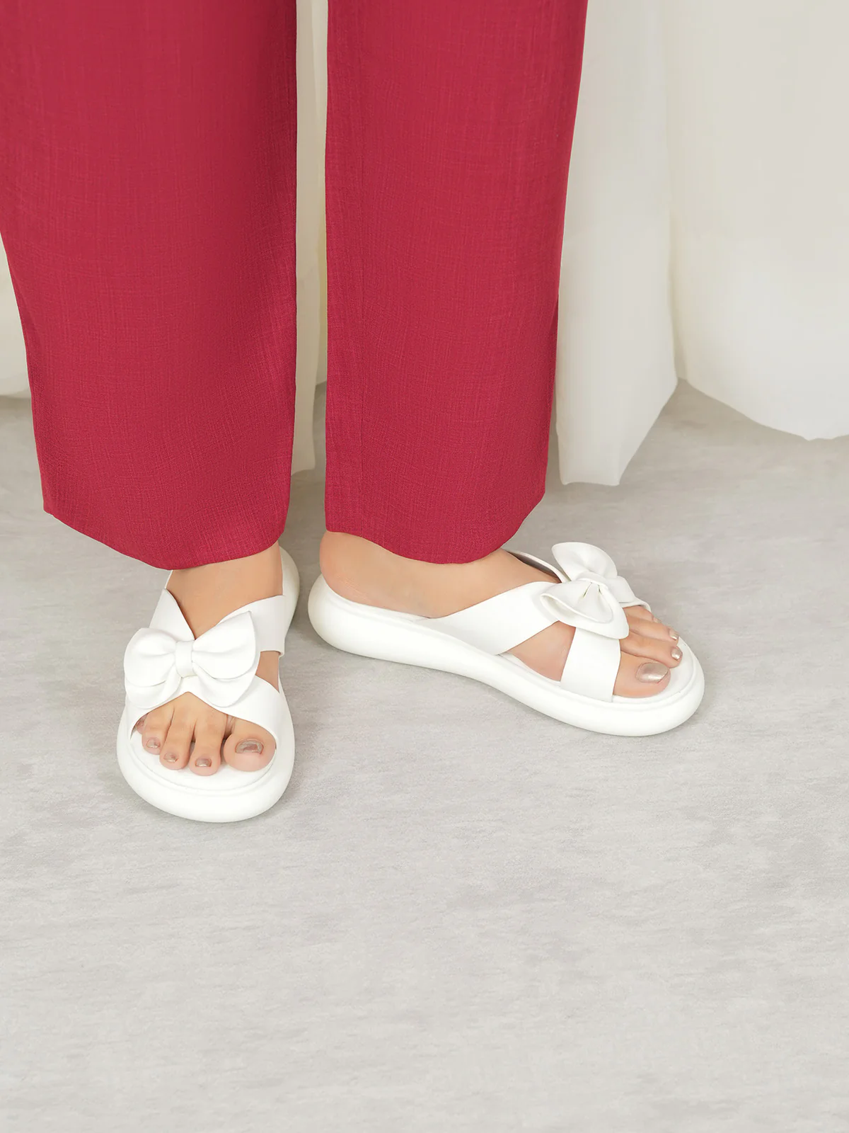 Womens "JAYDE" Bow Accented Slippers - Image 2
