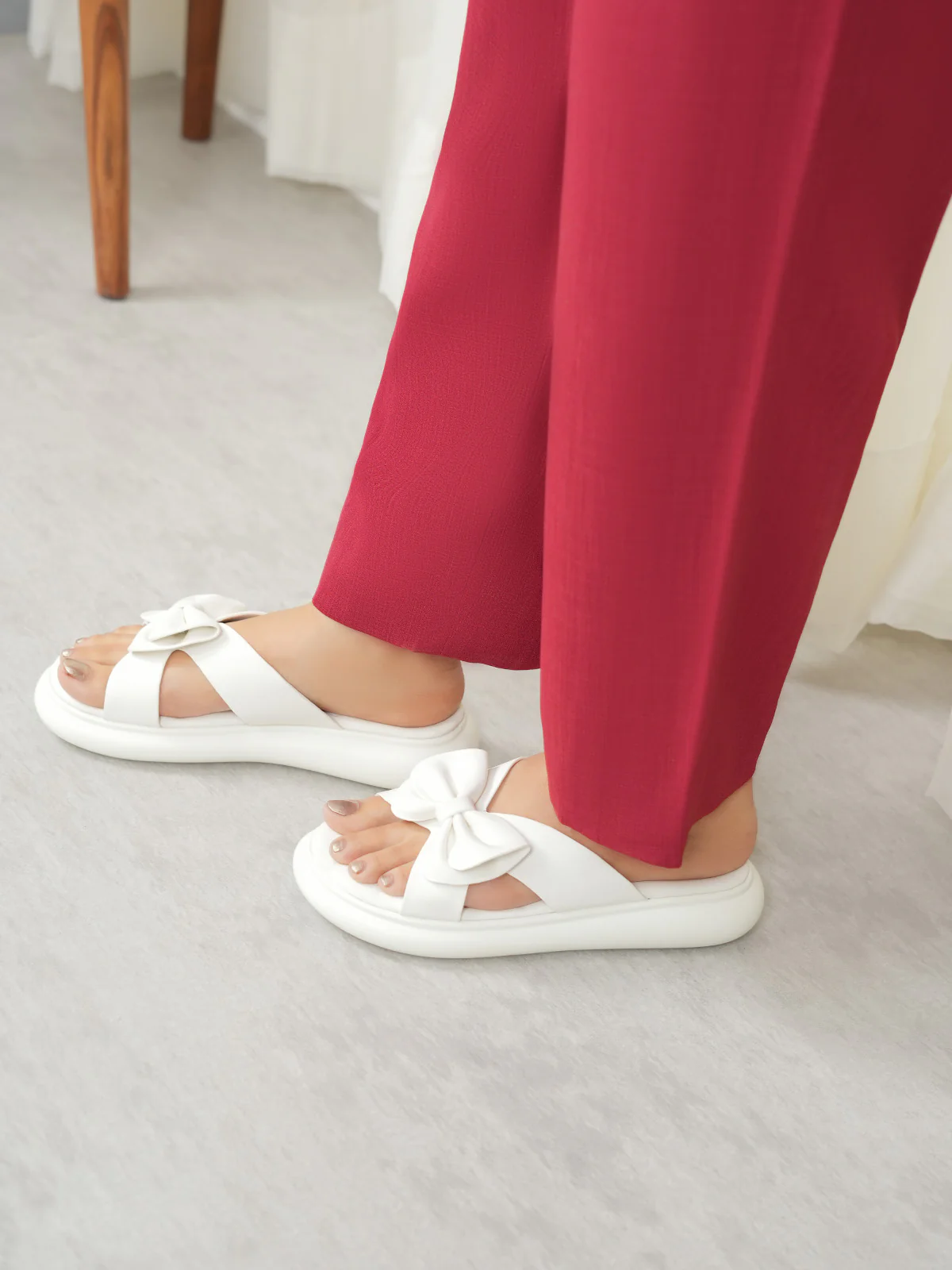 Womens "JAYDE" Bow Accented Slippers - Image 3