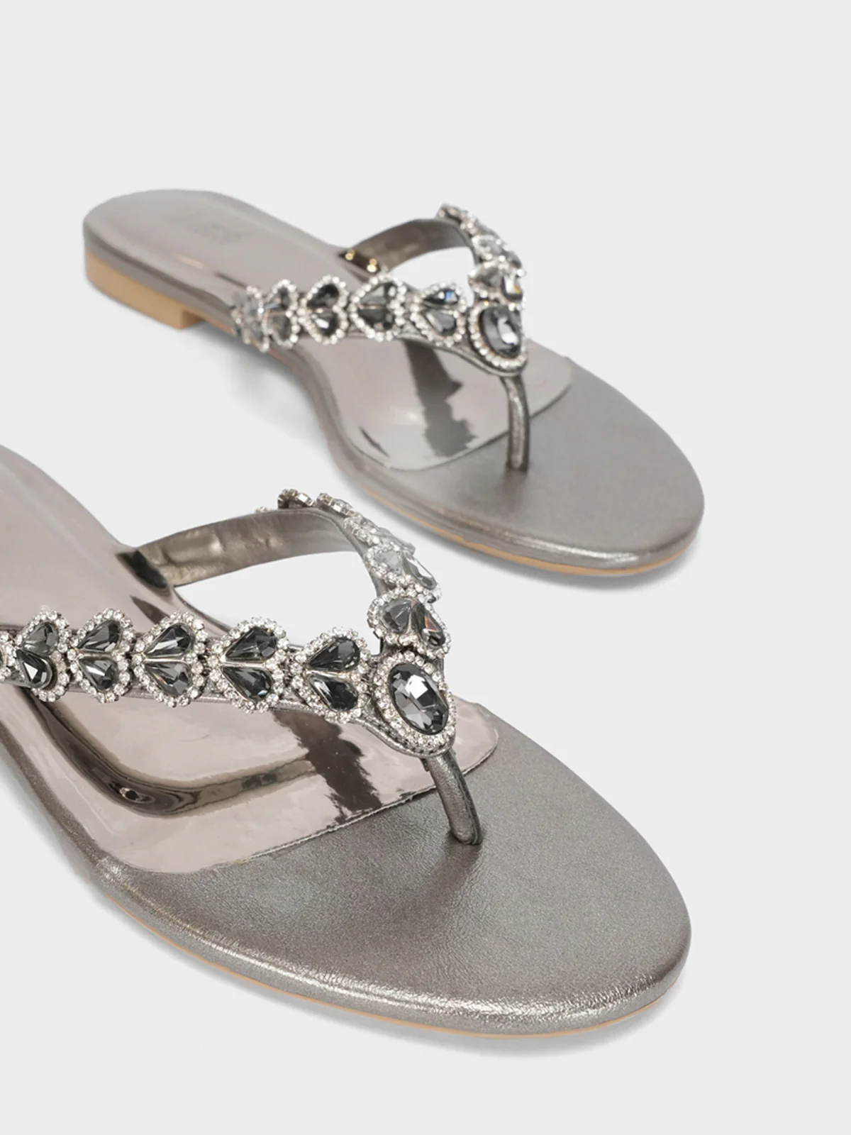 Womens "LILAC" V Strap Decorated Summer Slippers - Image 4