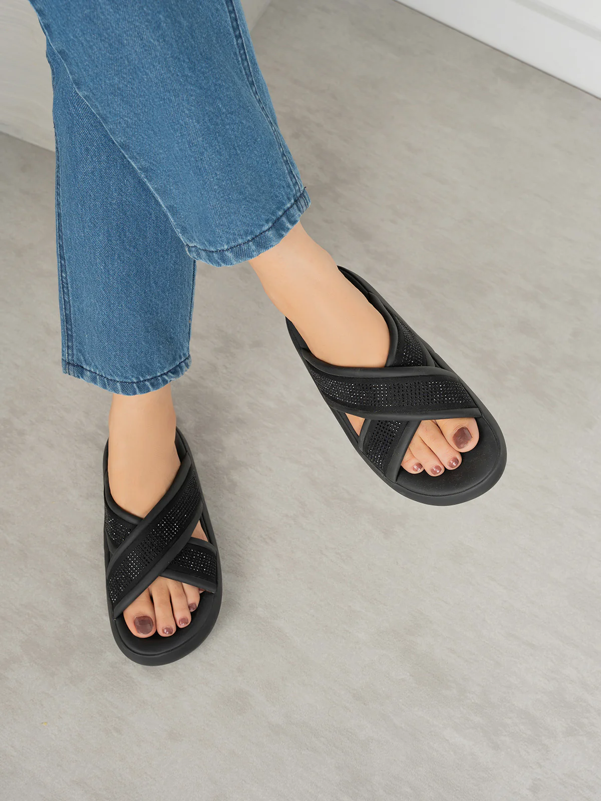 Womens "LUCIO" Crossover Casual Slippers - Image 3