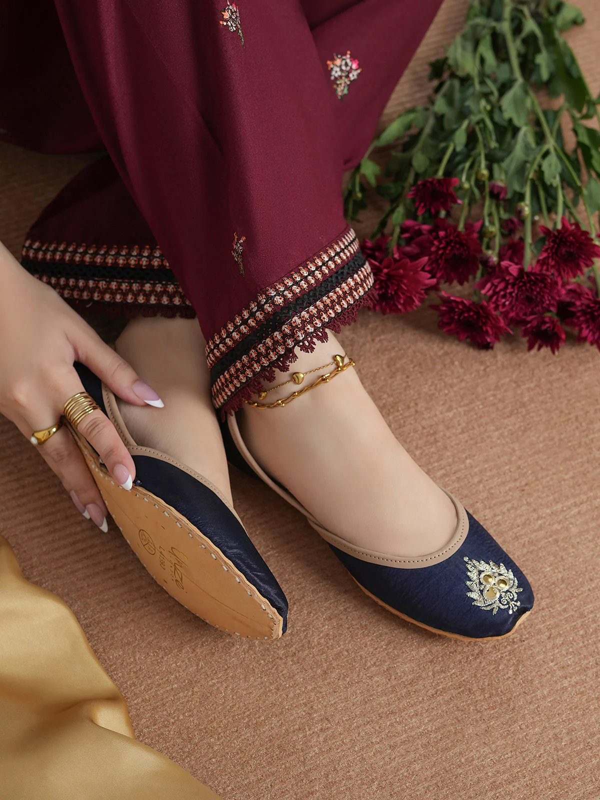 Women's "NAaVRAANI" Embroidered Khussa - Image 9