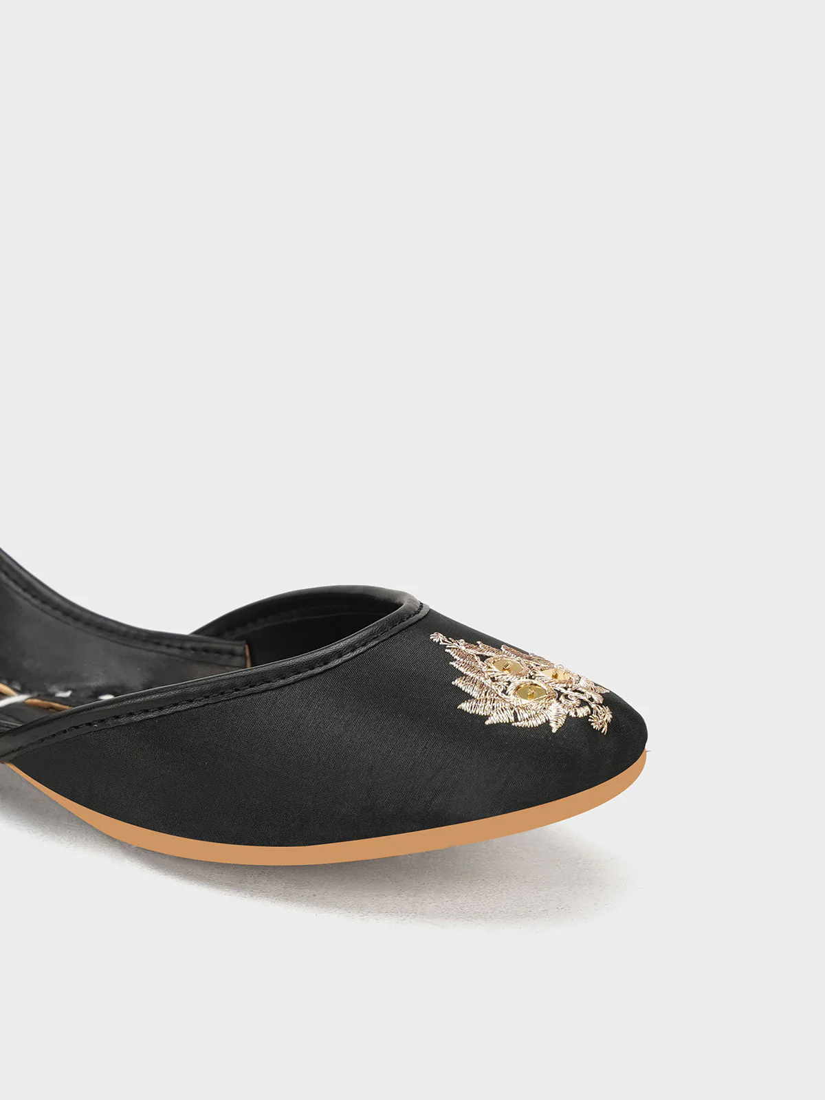 Women's "NAaVRAANI" Embroidered Khussa - Image 7