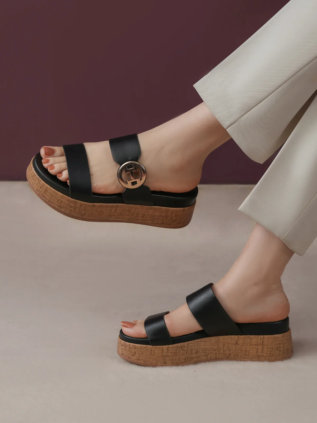 Womens "NYADA" Soft Cushioned Slippers - Image 10