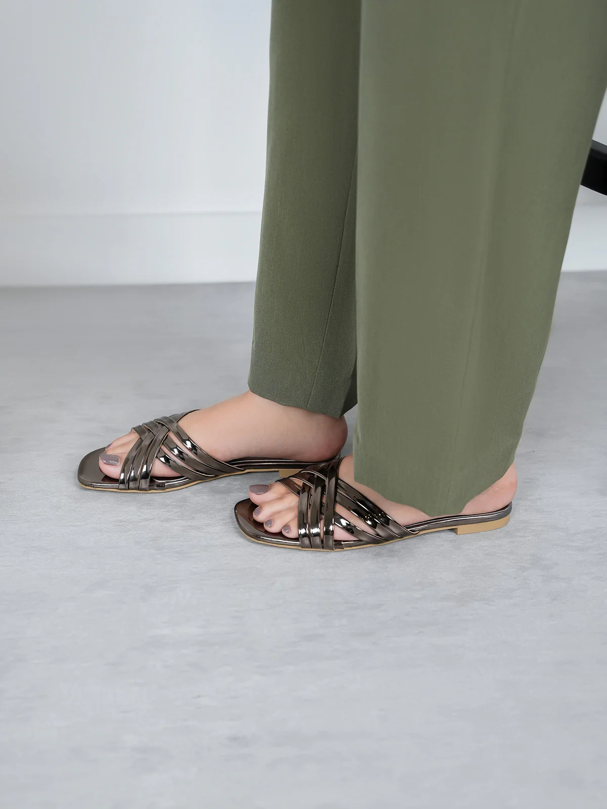 Women's "PHOSIN" Crisscross Strappy Slippers - Image 6