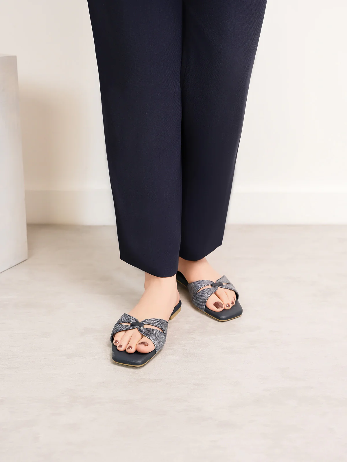 Womens "URBANM" Classic Flat Slippers - Image 3