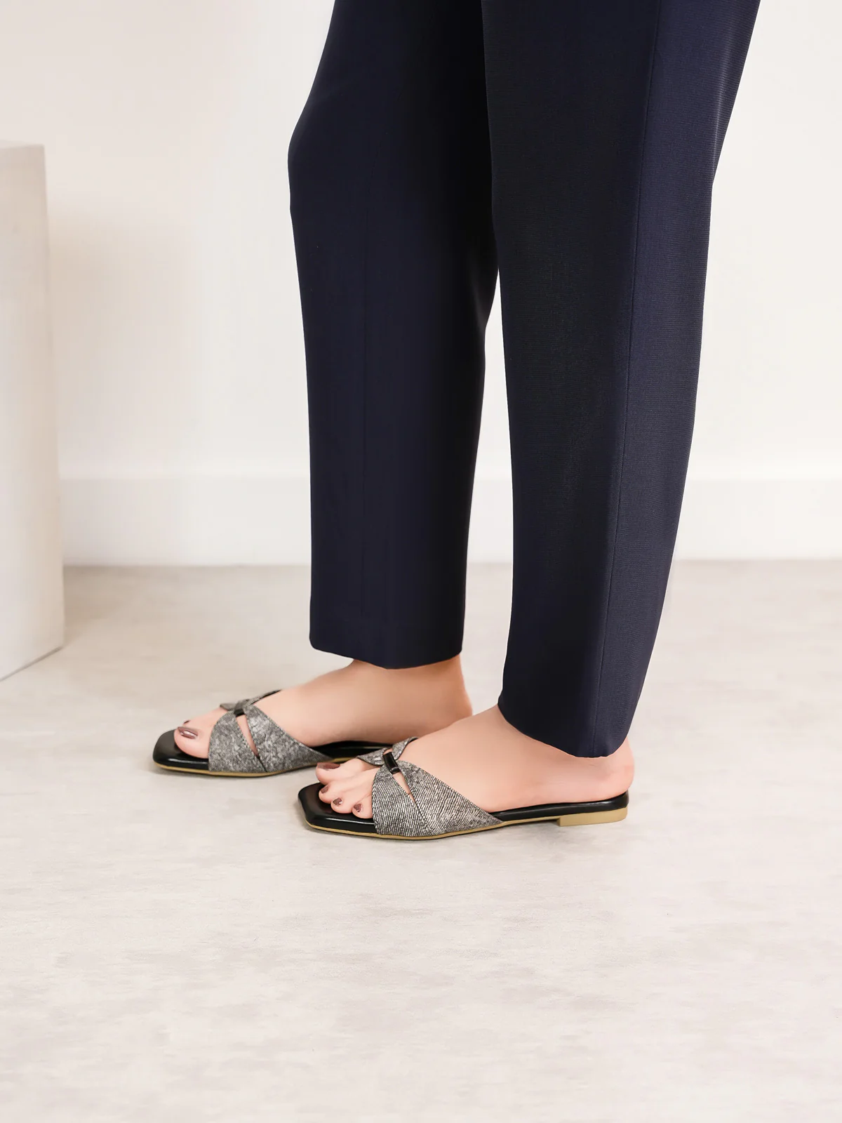 Womens "URBANM" Classic Flat Slippers - Image 6